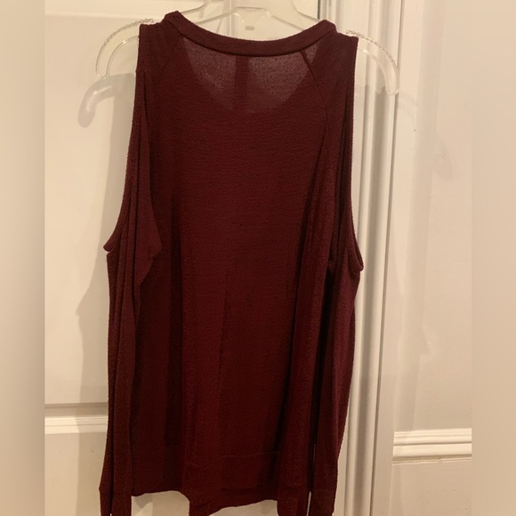 Maroon long sleeve with shoulders cut off - Picture 1 of 4